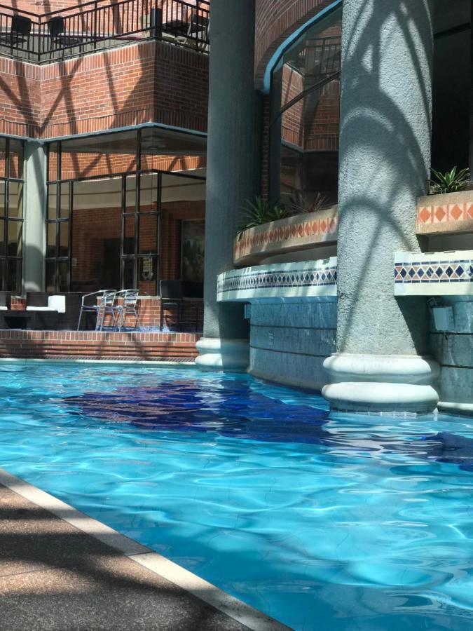 Casa Morales Hotel Internacional Y Centro De Convenciones 이바게 외부 사진 The indoor pool at the hotel