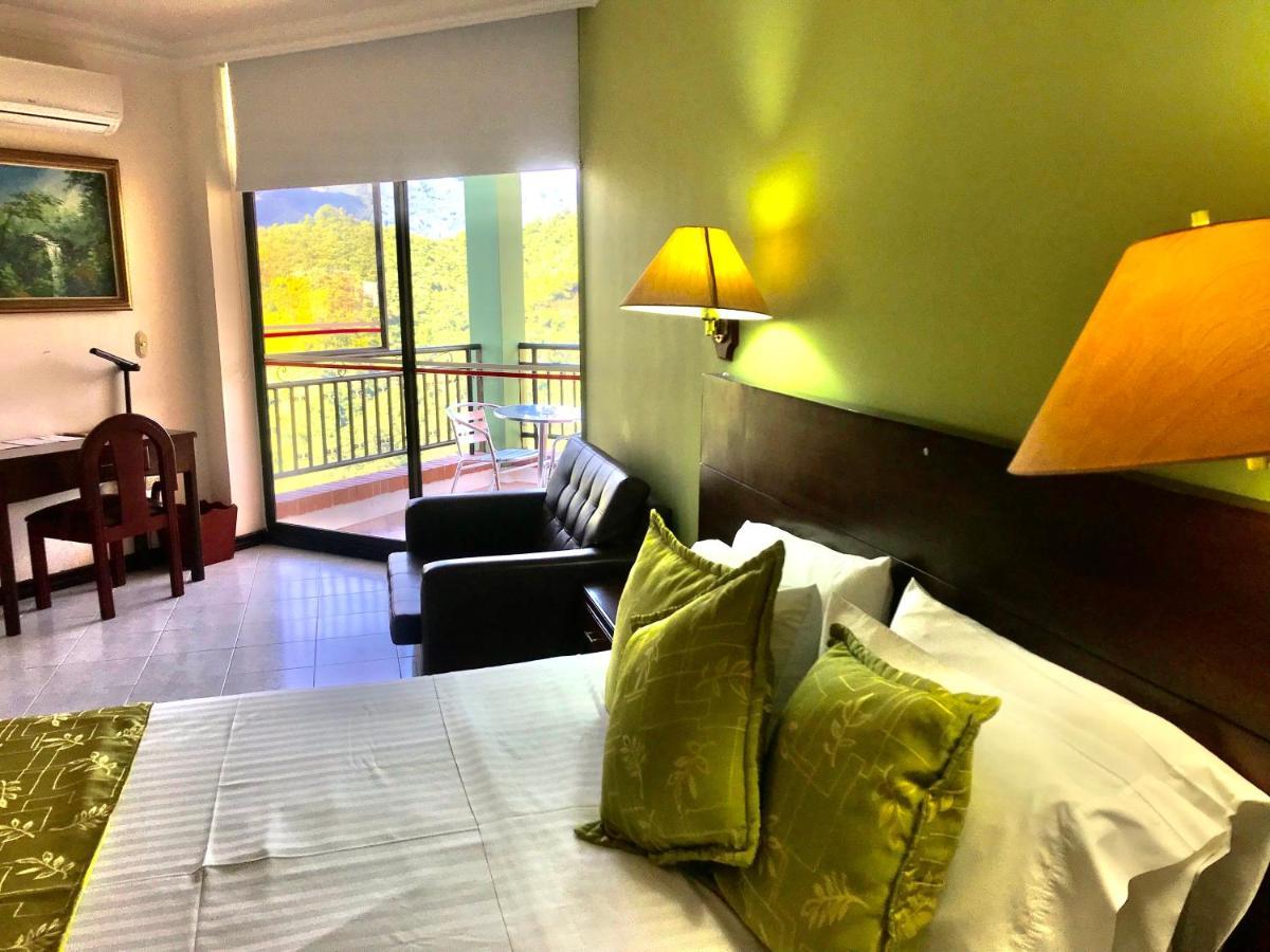 Casa Morales Hotel Internacional Y Centro De Convenciones 이바게 외부 사진