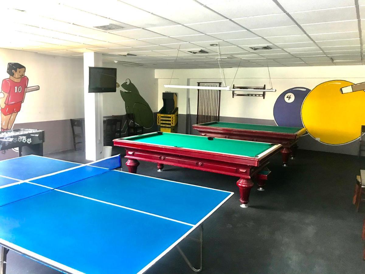 Casa Morales Hotel Internacional Y Centro De Convenciones 이바게 외부 사진 The table tennis room at the National Training Centre