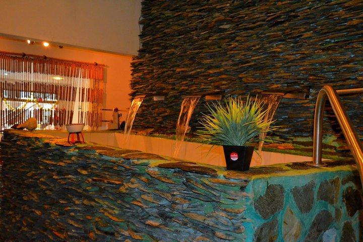 Casa Morales Hotel Internacional Y Centro De Convenciones 이바게 외부 사진 Fountain at the entrance of the hotel