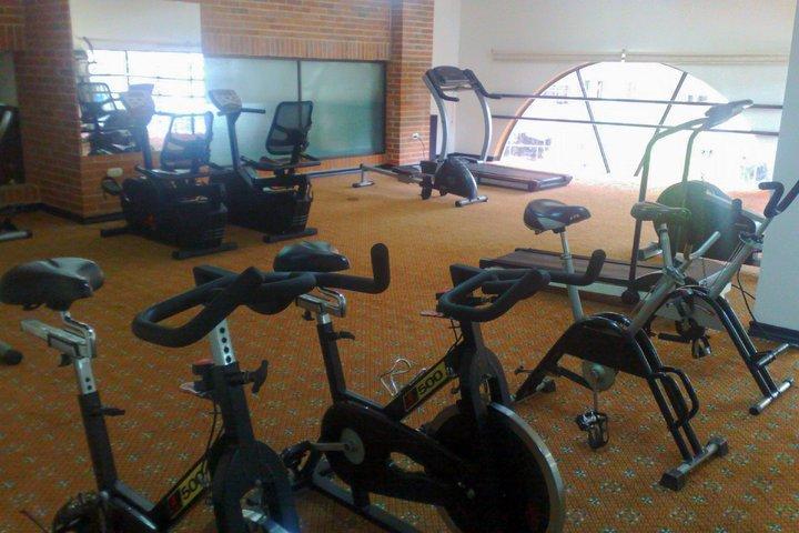 Casa Morales Hotel Internacional Y Centro De Convenciones 이바게 외부 사진 The gym at the hotel