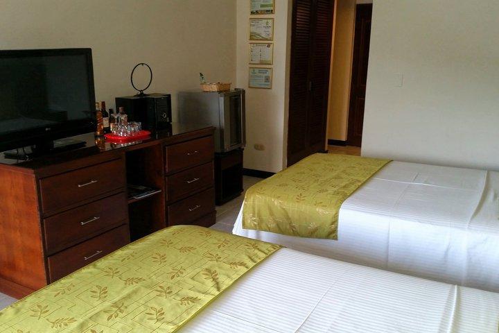 Casa Morales Hotel Internacional Y Centro De Convenciones 이바게 외부 사진 A room at the hotel