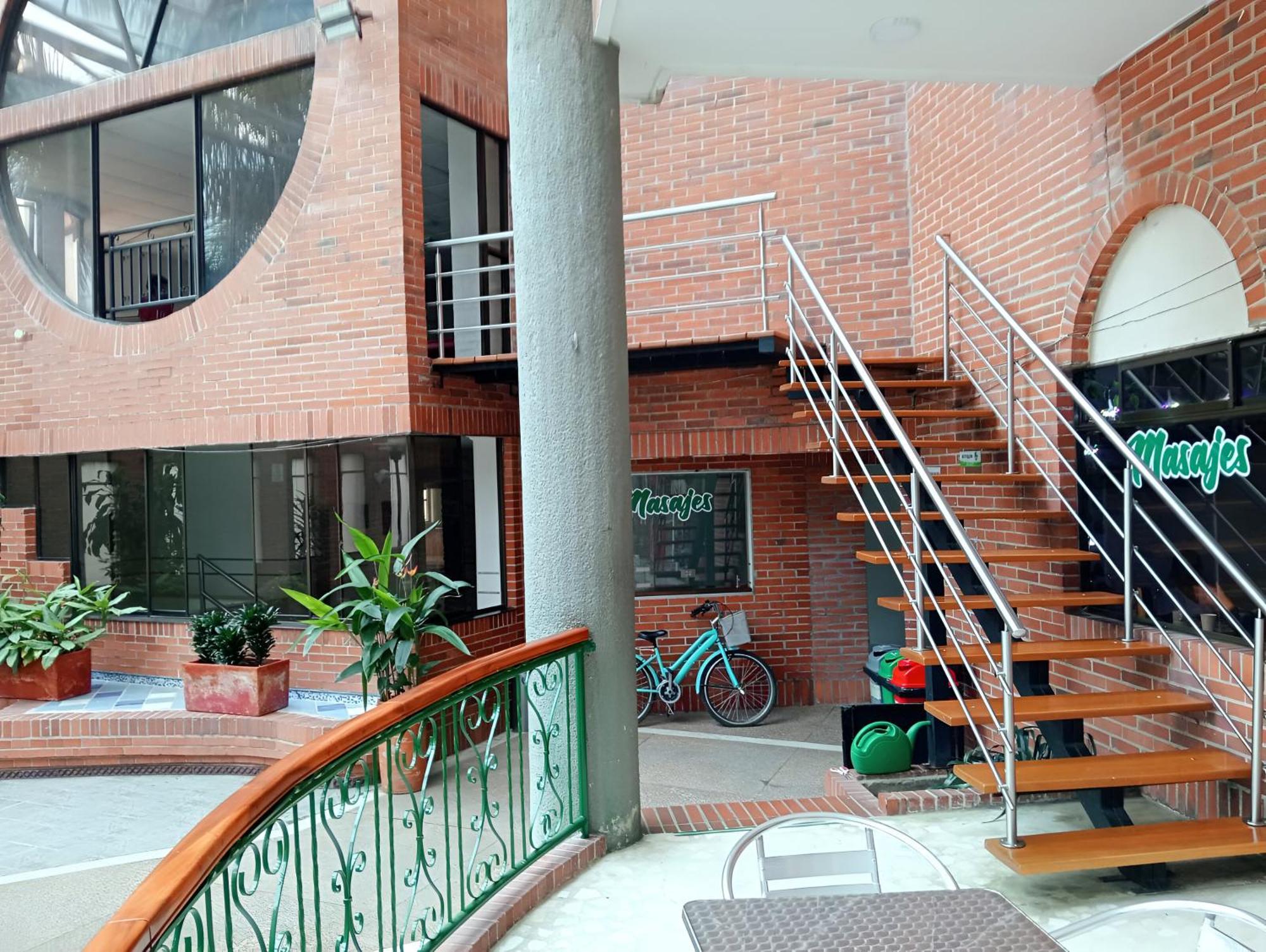 Casa Morales Hotel Internacional Y Centro De Convenciones 이바게 외부 사진 Interior of the library