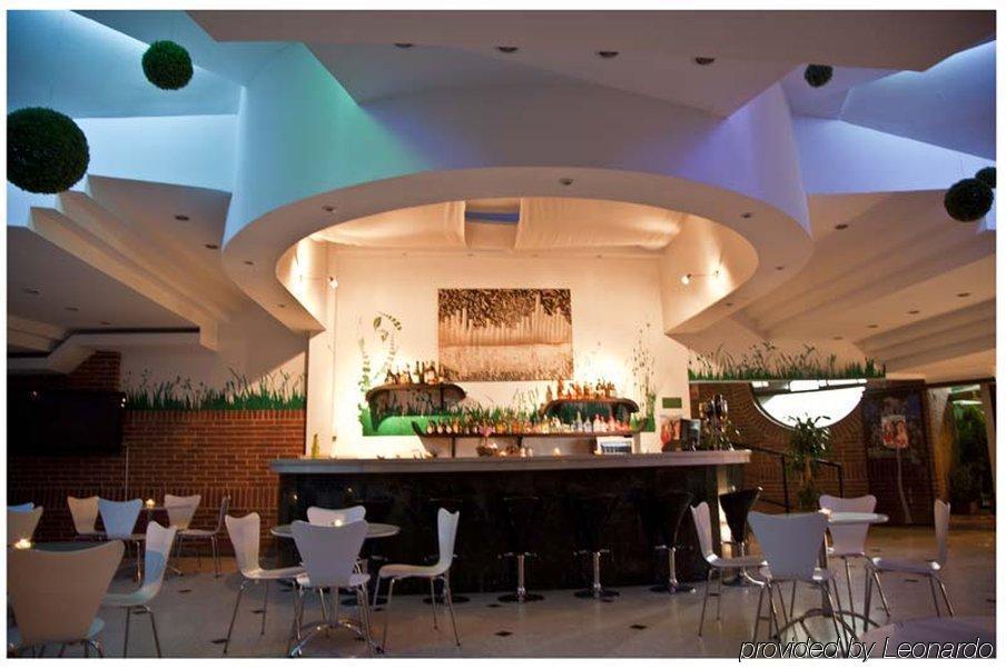 Casa Morales Hotel Internacional Y Centro De Convenciones 이바게 외부 사진 The bar at the 1001 nights lounge