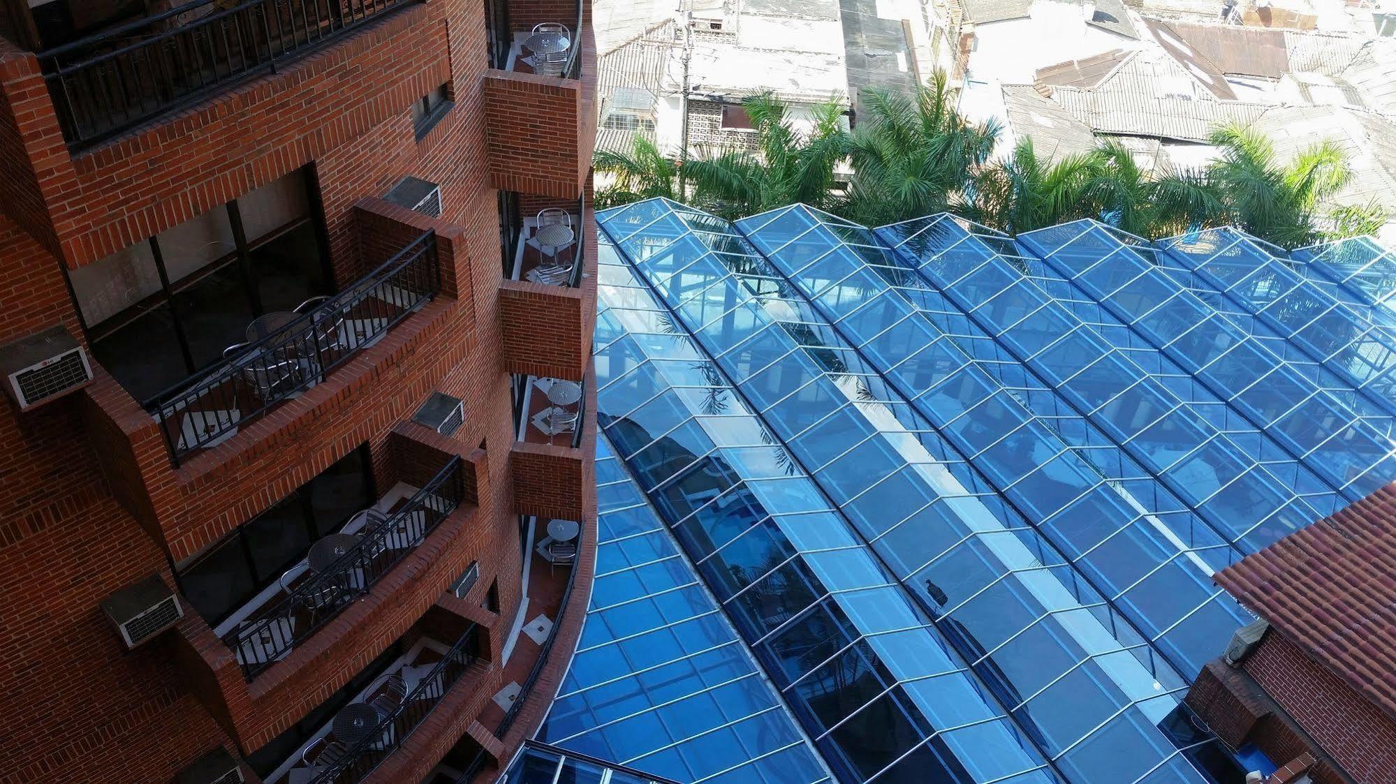 Casa Morales Hotel Internacional Y Centro De Convenciones 이바게 외부 사진 Solar panels on the roof of the hotel